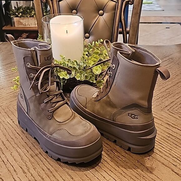 The UGG Lug sneakers boots size 7 NWOT moss green - Picture 2 of 11